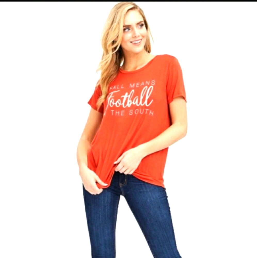 HOST PICK ! **Best in boutiques 10/04**🧡 Fall football shirt 🏈 NEW